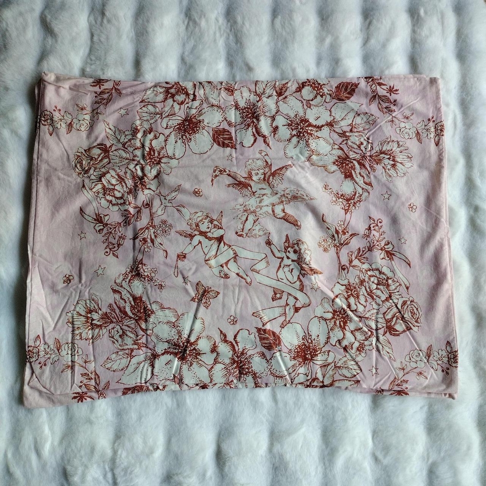Red And Pink Urban Outfitters Cherb Pillowcases 🌹🌸